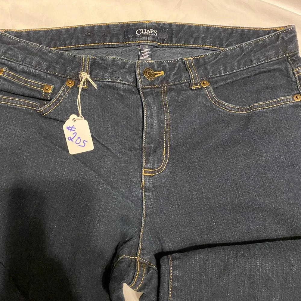 EUC Chaps denim jeans. Size 8. - Picture 8 of 8